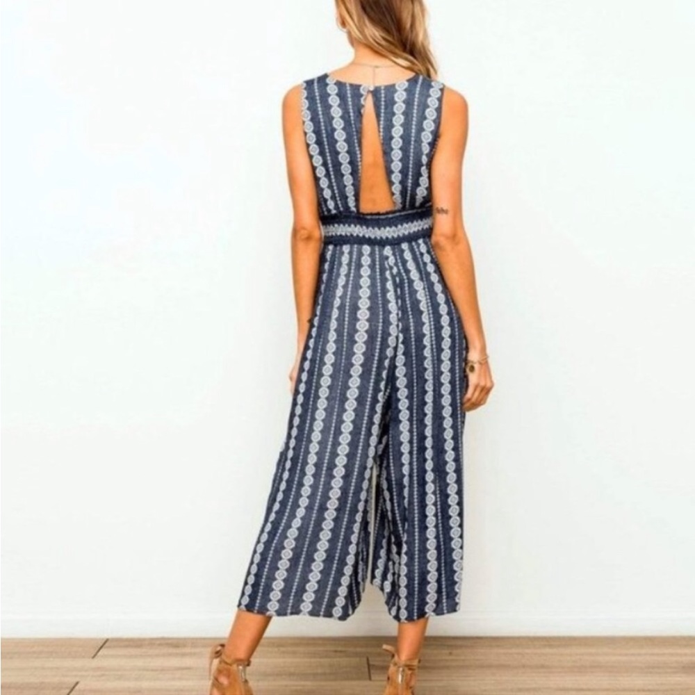 Hem and Thread jumpsuit - Picture 4 of 11